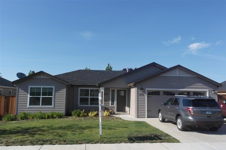 245 Willow Bend Way, Central Point, OR 97502 - photo 1