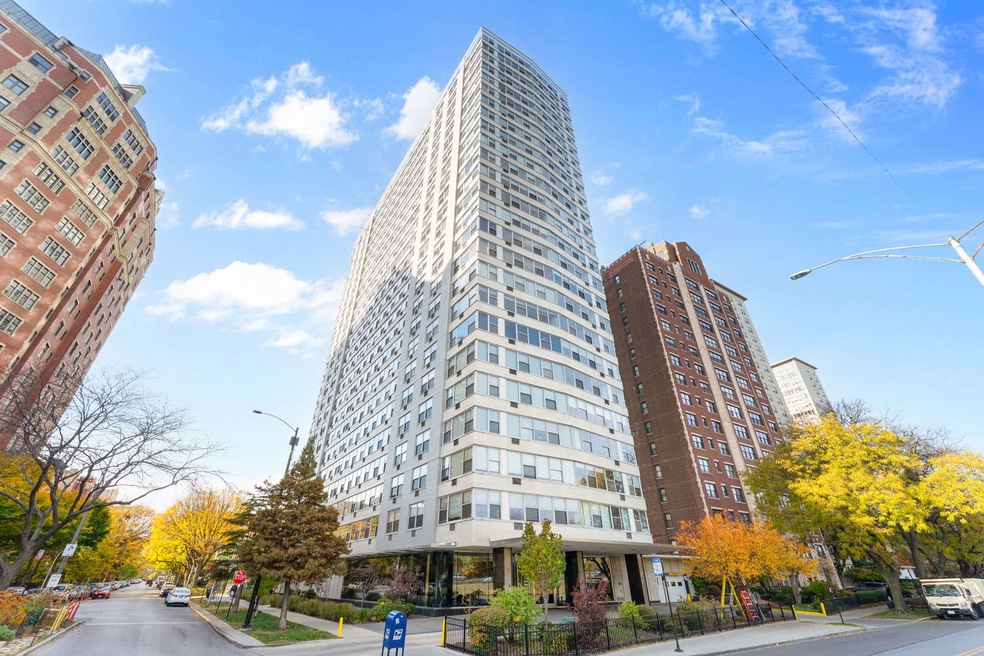 3900 N Lake Shore Dr unit 18F, Chicago, IL 60613 - photo 1