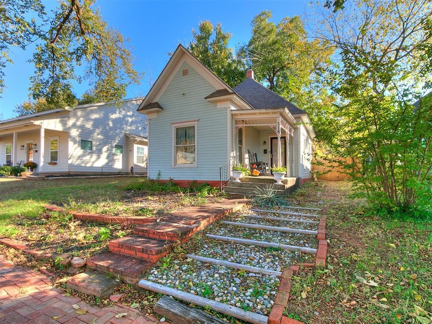 318 S 2nd St, Guthrie, OK 73044 - photo 1