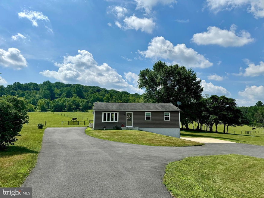 8362 Powder Ln, Zionsville, PA 18092 - photo 1