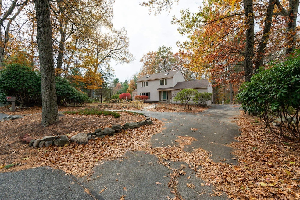 285 E Dunstable Rd, Nashua, NH 03062 - photo 1