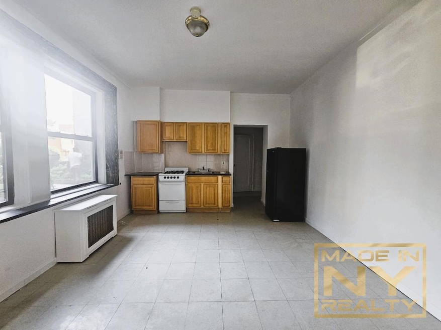 36-20 168th St unit M4, Flushing, NY 11358 - photo 1