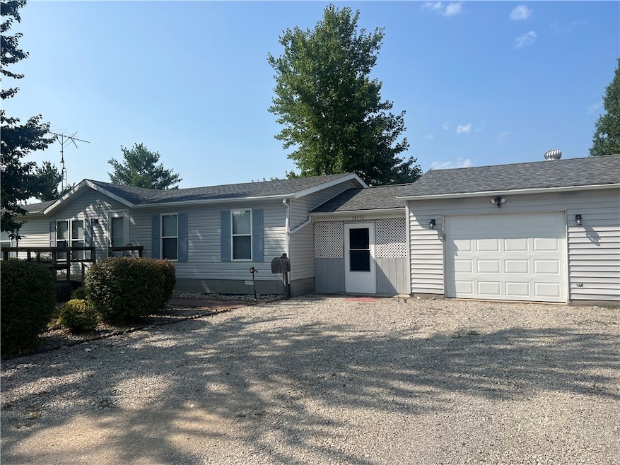 14156 E Libbie Ln, Effingham, IL 62401 - photo 1