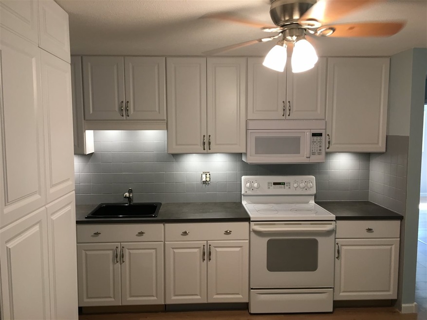 97G Capitol Hill Dr unit 97G, Londonderry, NH 03053 - photo 1