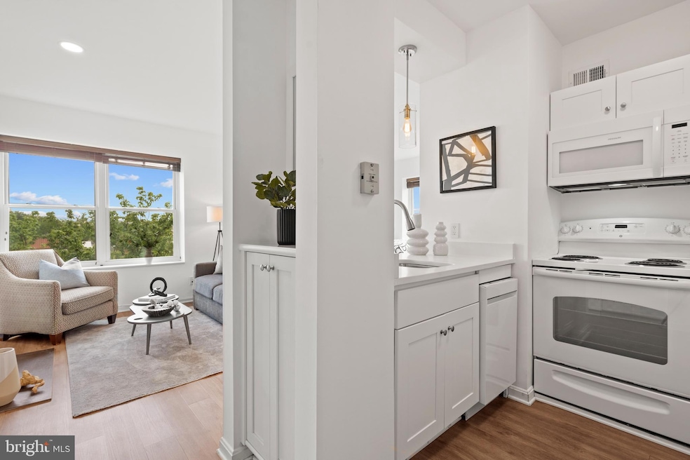 1736 Willard St NW unit 506, Washington, DC 20009 - photo 1