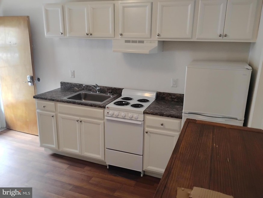 268 Wilkes St unit 8, Berkeley Springs, WV 25411 - photo 1