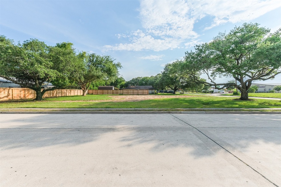 201 W Heritage Dr, Friendswood, TX 77546 - photo 1