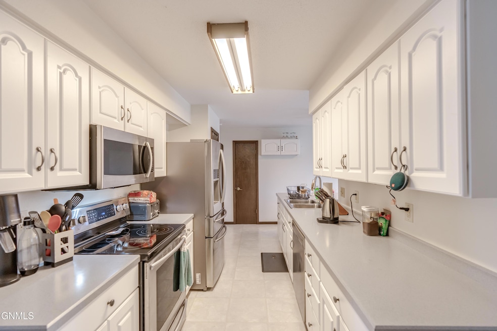 601 W Interstate Ave, Bismarck, ND 58503 - photo 1