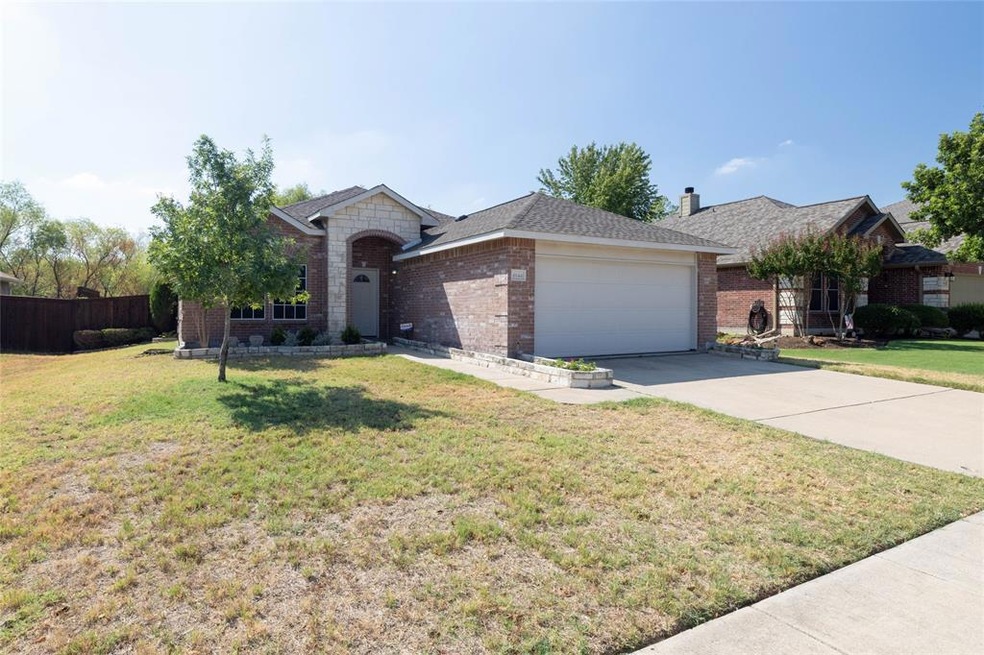 Welcome Home to 4644 Mountain Oak St