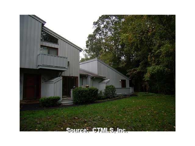 32 Wauwinet Ct, Guilford, CT 06437 - photo 1