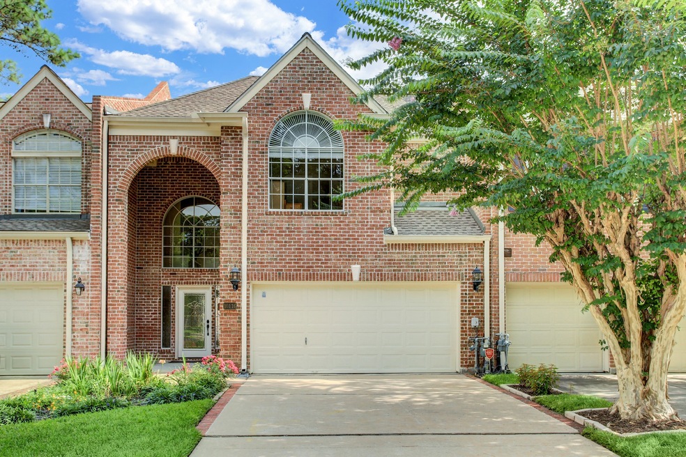 10116 Valley Forge Dr unit 16, Houston, TX 77042 - photo 1