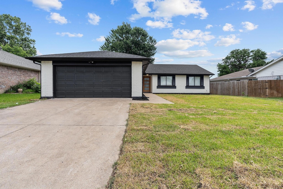 2908 Turtlerock Dr, Bedford, TX 76021 - photo 1