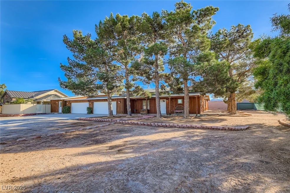4099 W Silverado Ranch Blvd, Las Vegas, NV 89139 - photo 1