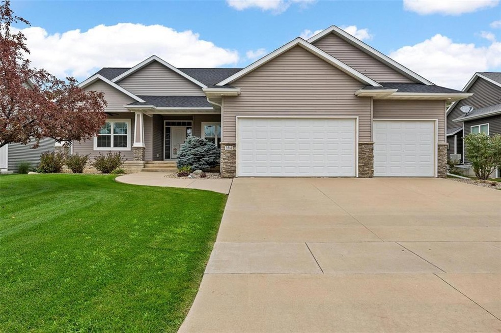 3516 Fitzroy Rd, Hiawatha, IA 52233 - photo 1