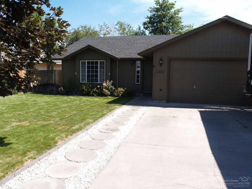 1404 SW 28th St, Redmond, OR 97756 - photo 1