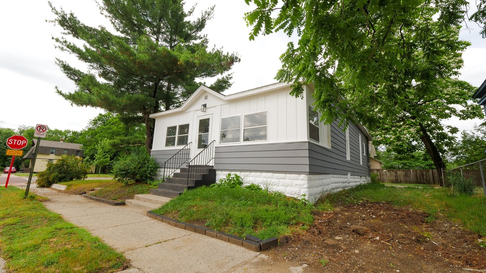 1197 6th street-02