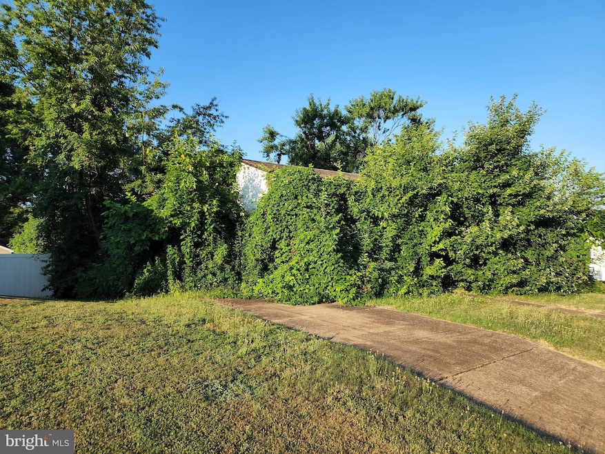 609 Hopkins St, Brooklyn, MD 21225 - photo 1