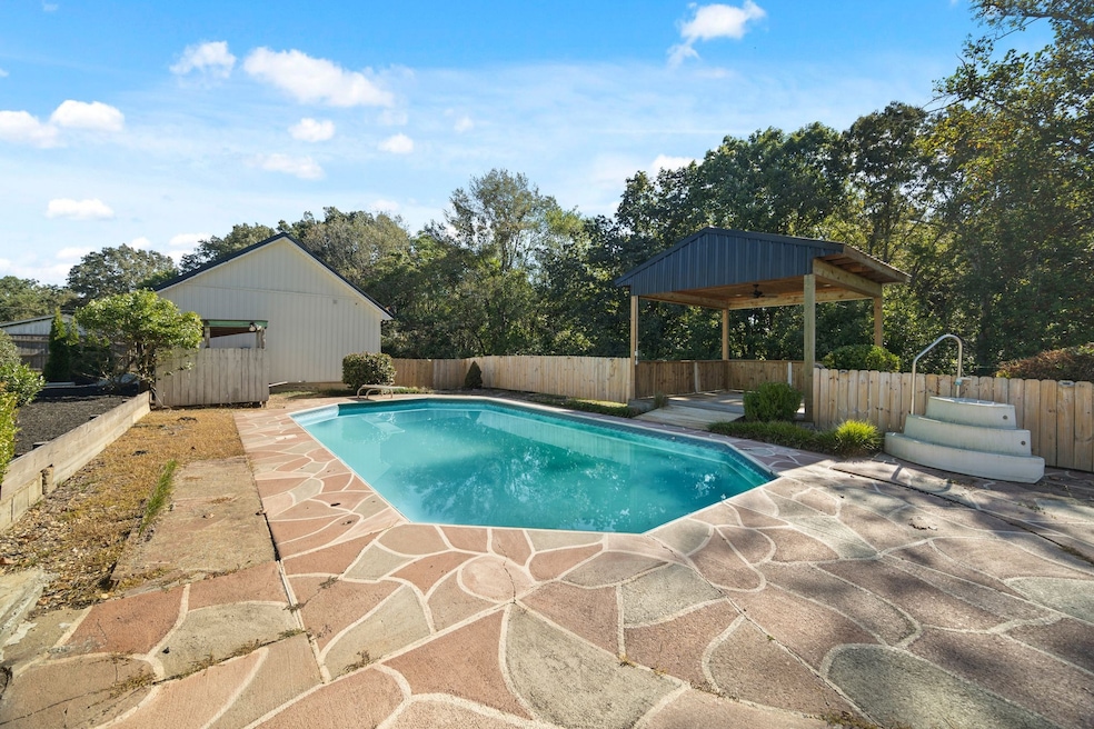 Under Contract $389,000