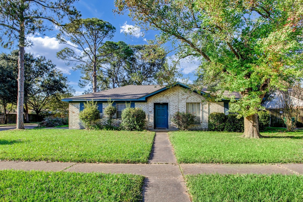 1214 Rainy River Dr, Houston, TX 77088 - photo 1