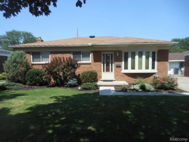 19725 Sussex St, Saint Clair Shores, MI 48081 - photo 1