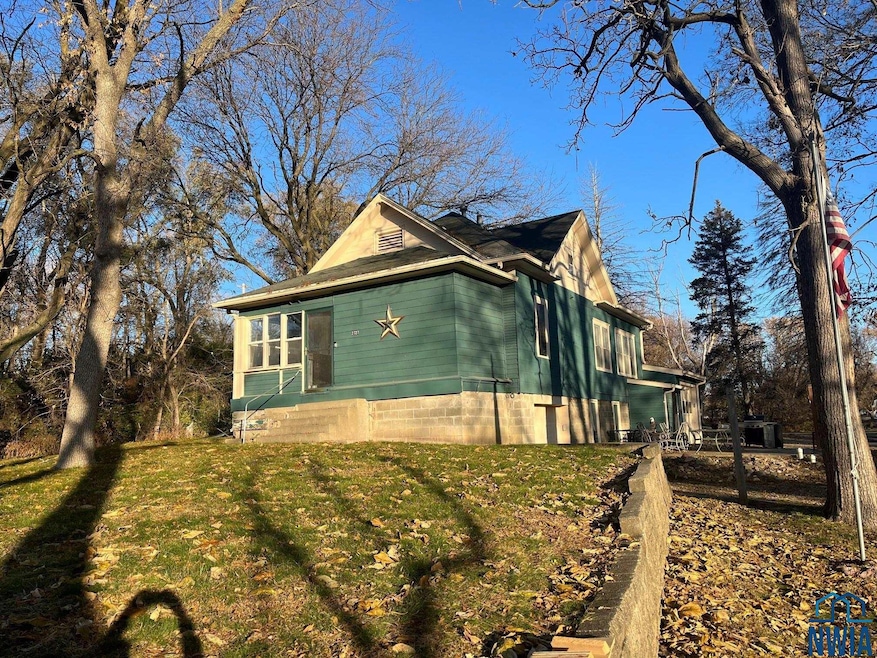 2727 Military Rd, Sioux City, IA 51103 - photo 1