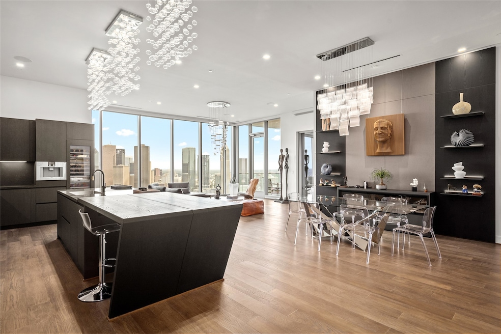 1711 Allen Pkwy unit 3302, Houston, TX 77019 - photo 1