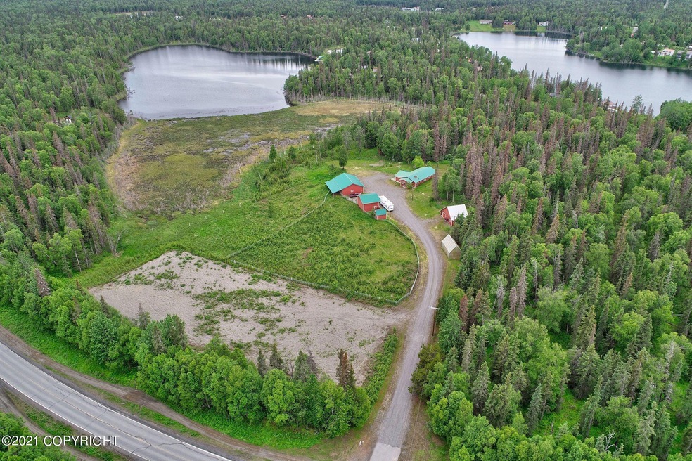 FARMHOUSE Lakefron & Shops