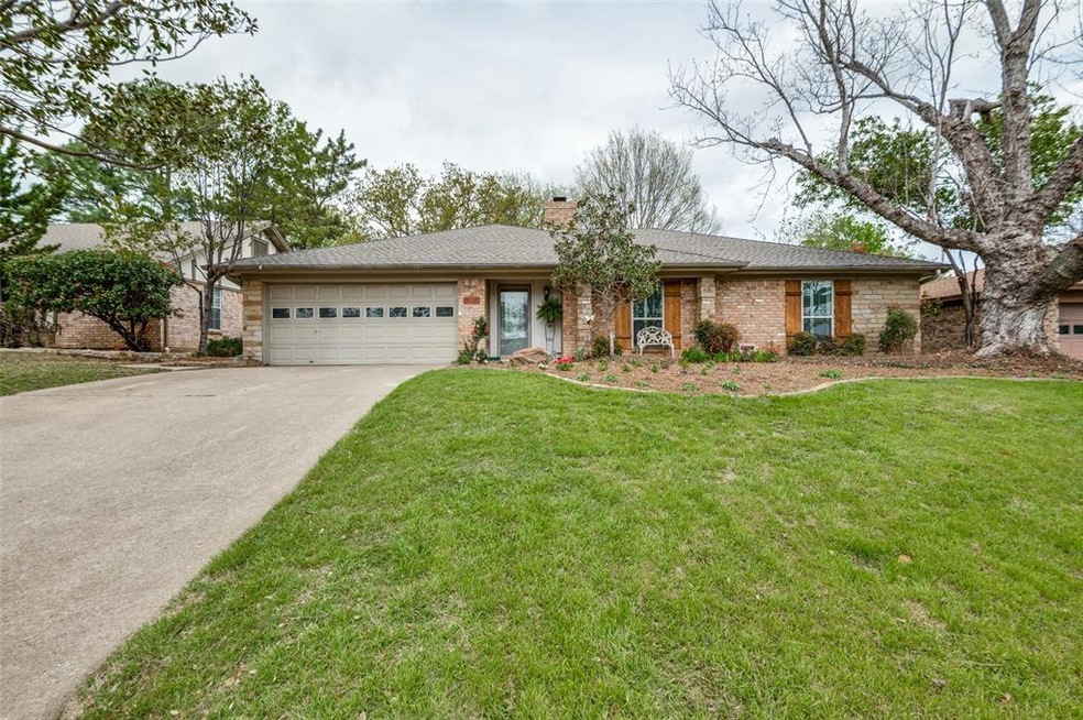 420 Mountainview Dr, Hurst, TX 76054 - photo 1