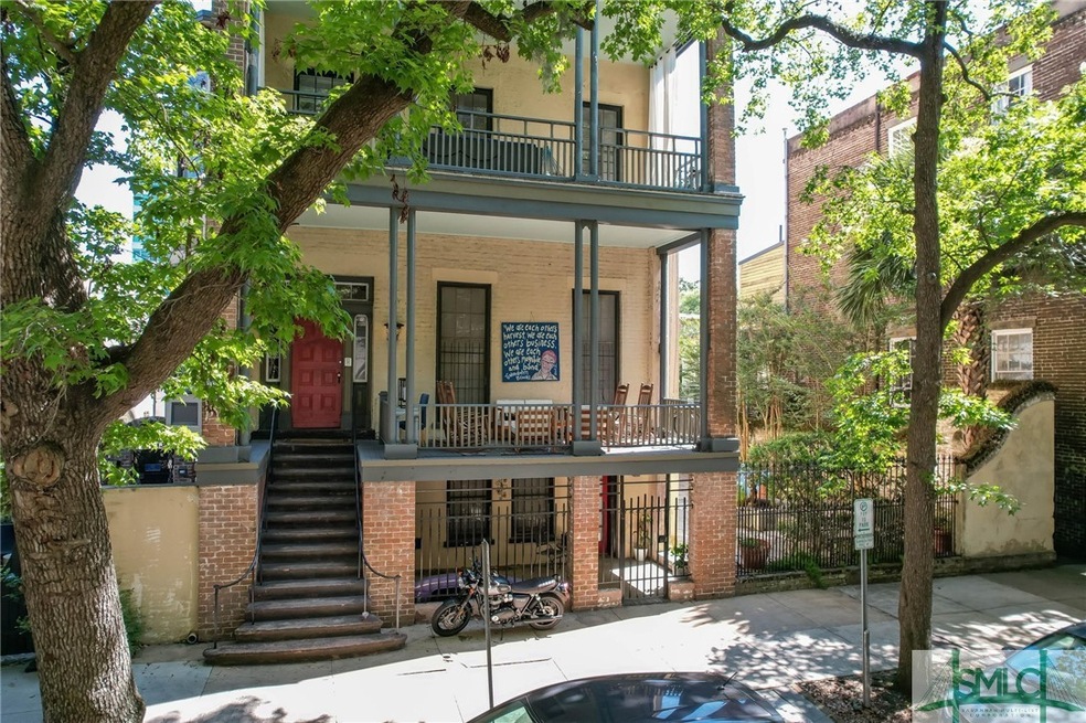 112 W Harris St, Savannah, GA 31401 - photo 1
