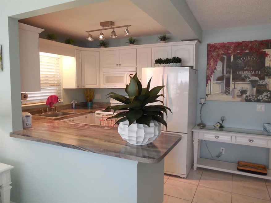 424 Windsor R, West Palm Beach, FL 33417 - photo 1