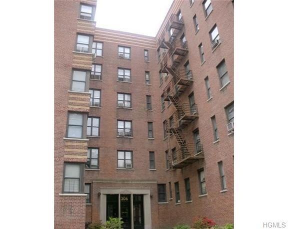 306 E Mosholu Pkwy S unit 6C, Bronx, NY 10458 - photo 1