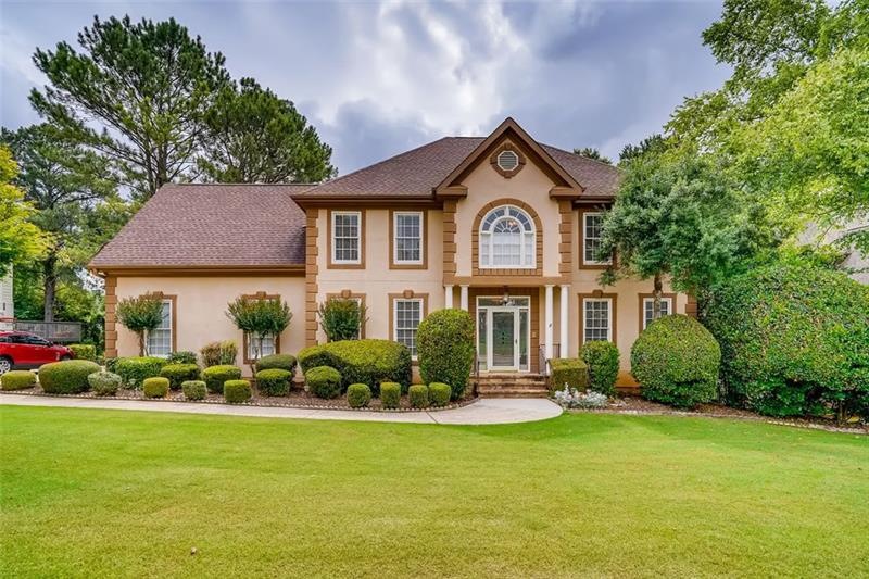 Sophisticated and Stately Southern Home in Duluth!