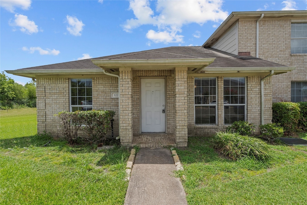 113 Green Isle Ave unit 113, Dickinson, TX 77539 - photo 1