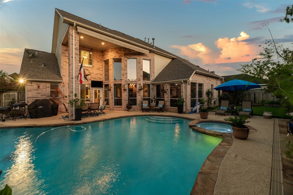 13819 Panola Pointe at dusk