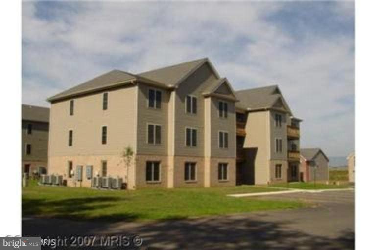 750 Bassett Dr unit 1C, Chambersburg, PA 17201 - photo 1