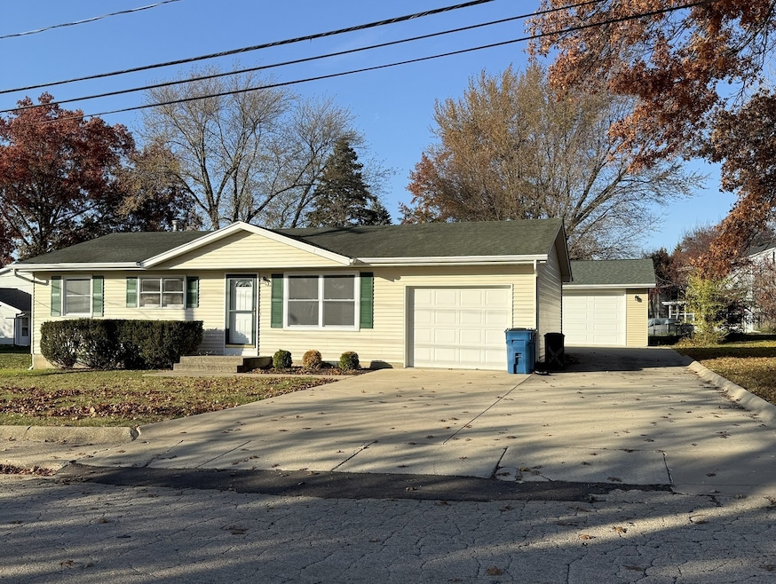 419 Ferris St, Dixon, IL 61021 - photo 1