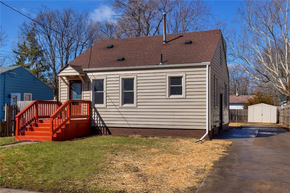 822 E 29th St, Des Moines, IA 50317 - photo 1