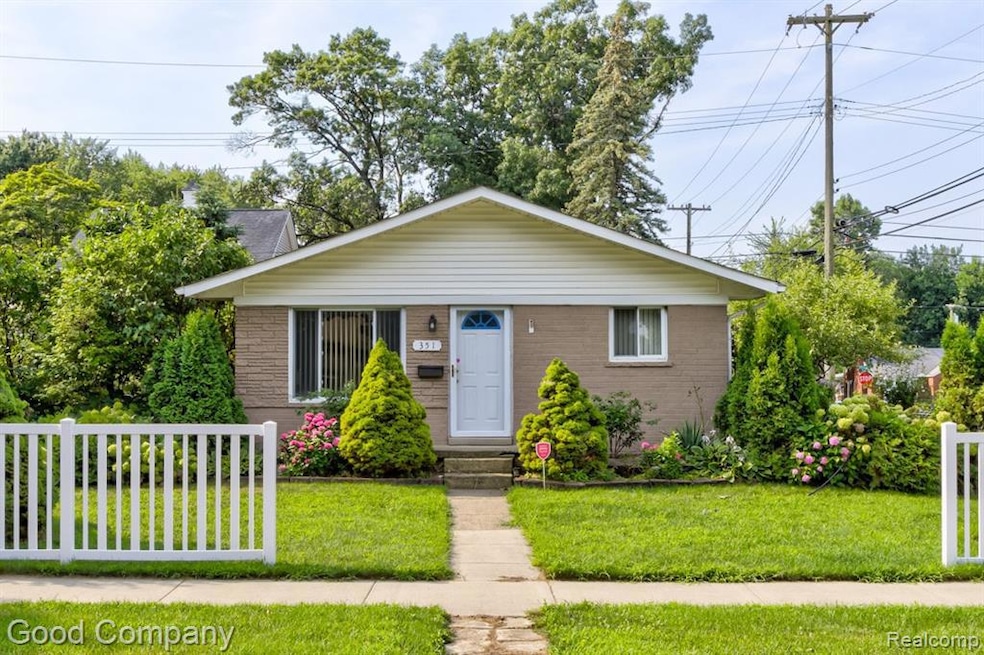 351 W Baker Ave, Clawson, MI 48017 - photo 1