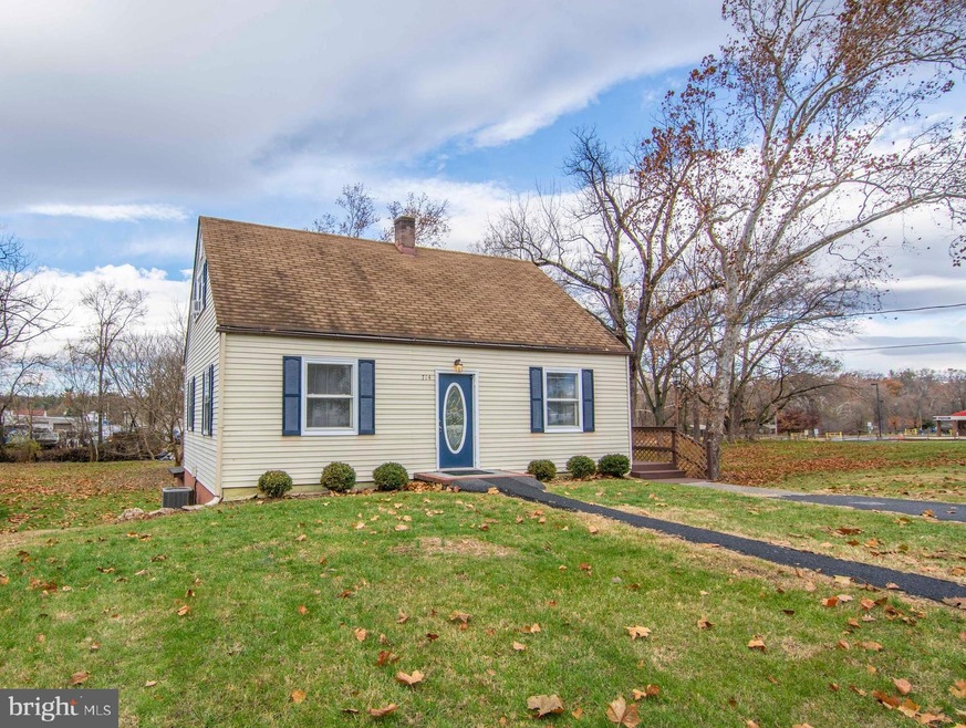 714 Crosby Rd, Front Royal, VA 22630 - photo 1