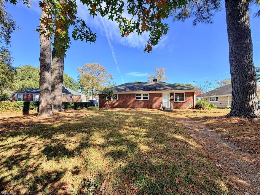 172 W Bayview Blvd, Norfolk, VA 23503 - photo 1