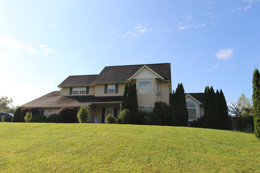 362 Orchard View Dr, Effort, PA 18330 - photo 1