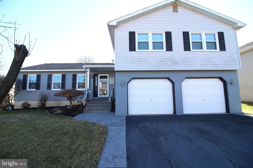 1306 Fredrick Blvd, Reading, PA 19605 - photo 1