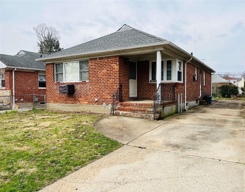 81-36 256th St, Glen Oaks, NY 11004 - photo 1