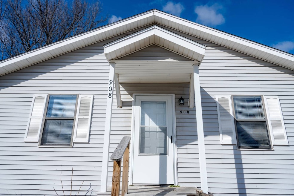 908 Jefferson Ave, Joplin, MO 64801 - photo 1