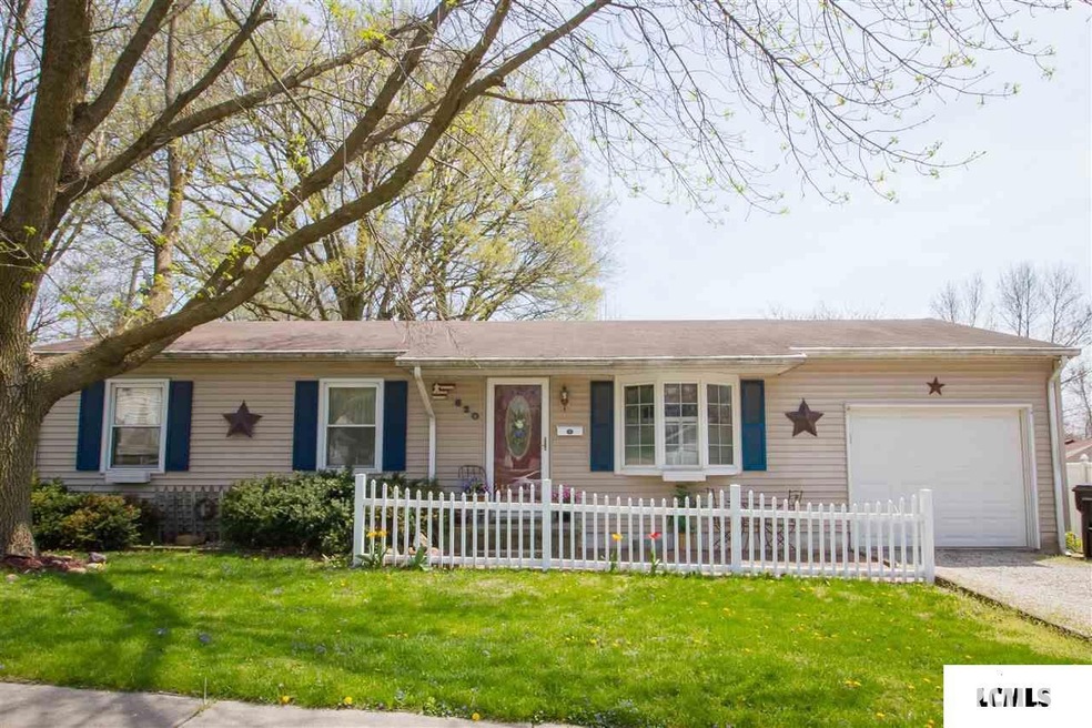 620 S Mclean St, Lincoln, IL 62656 - photo 1