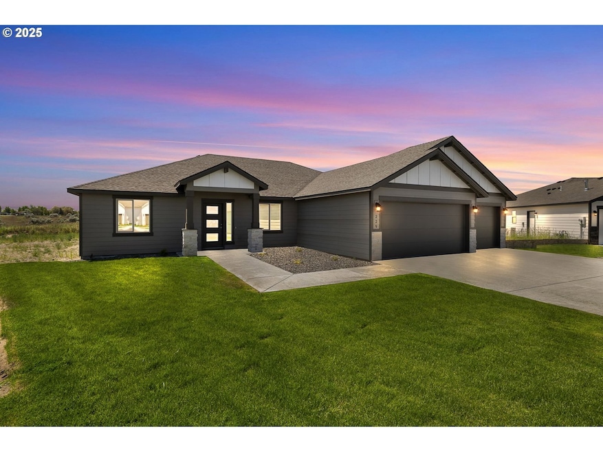 229 Tiber St, Boardman, OR 97818 - photo 1