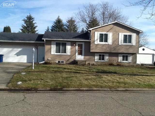 709 Locust Dr, Davison, MI 48423 - photo 1