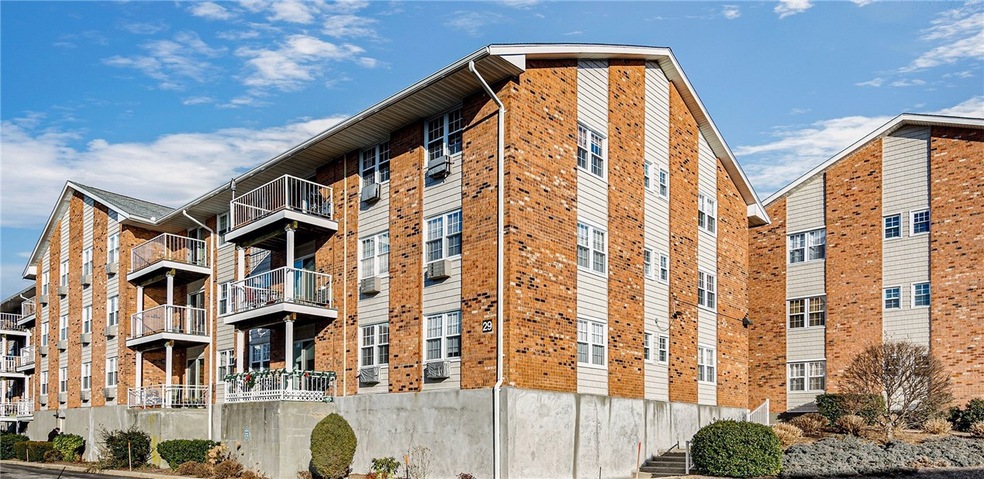 29 Bullocks Point Ave unit 5B, Riverside, RI 02915 - photo 1