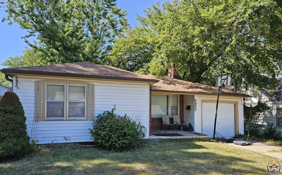 1217 SW Frazier Ave, Topeka, KS 66604 - photo 1