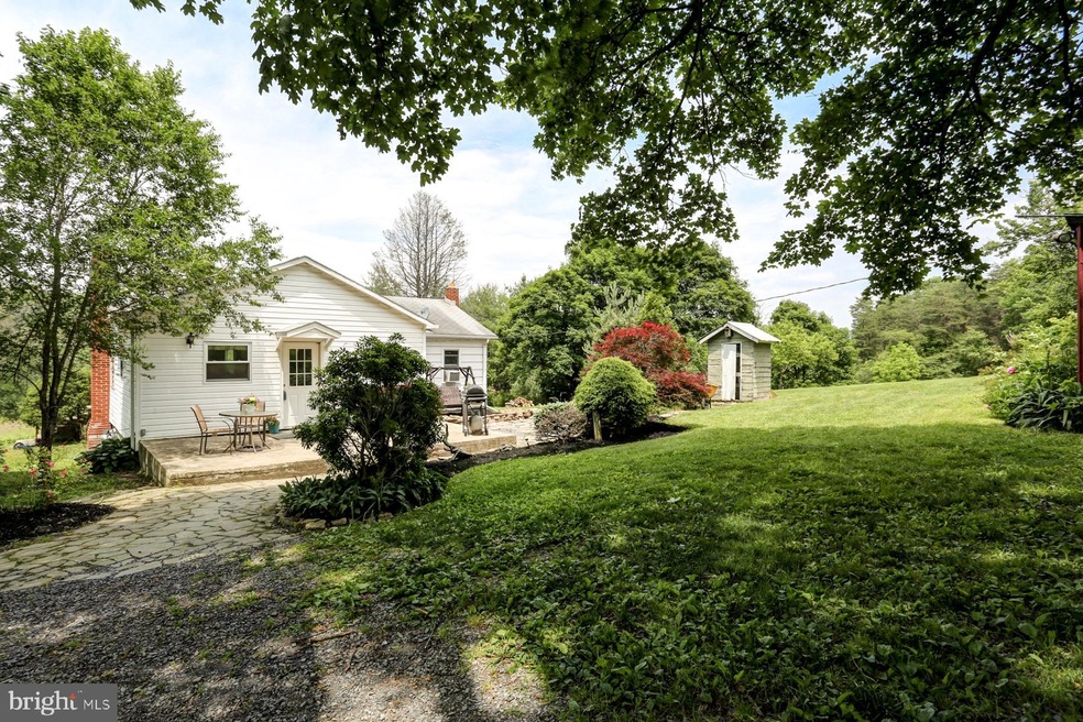 987 Paradise Rd, New Bloomfield, PA 17068 - photo 1